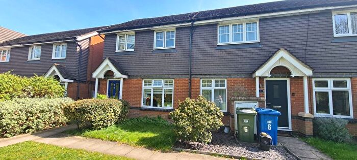 3 Bedroom End Terrace House For Sale In Pakenham Road, Bracknell, Berkshire, RG12