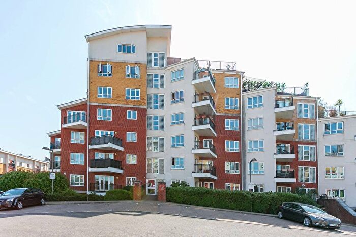 2 Bedroom Flat For Sale In Rockwell Court, Watford, WD18