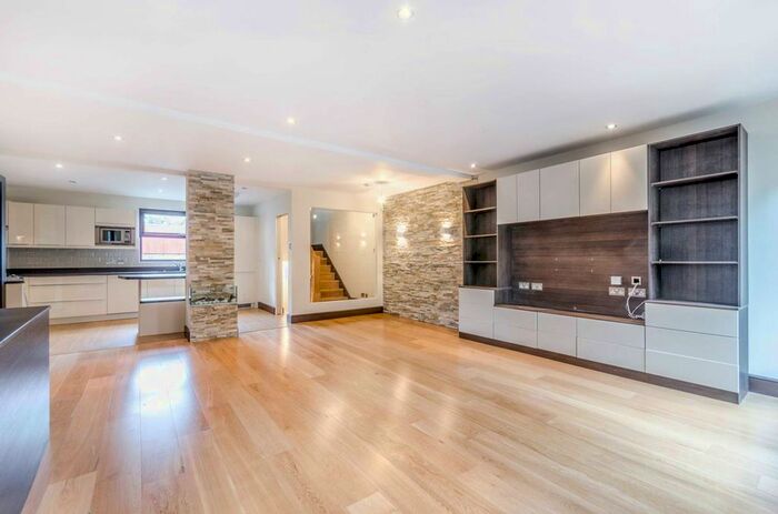 4 Bedroom Property To Rent In Wapping Wall, Wapping, London, E1W
