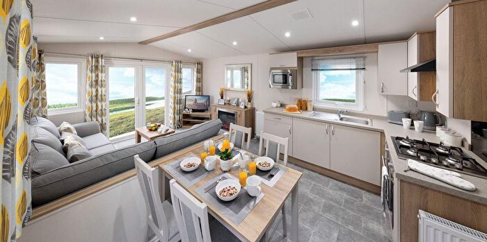 2 Bedroom Mobile/park Home For Sale In Wyreside, Out Rawcliffe, Preston, PR3