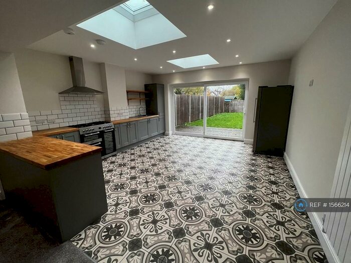 2 Bedroom Terraced House To Rent In Gravel Lane, Chigwell, IG7