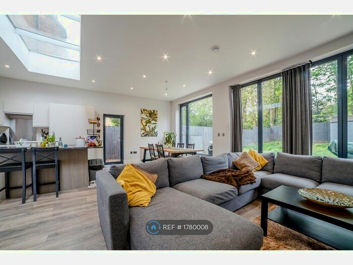 4 Bedroom Flat To Rent In Glenmore Apartments, London, SE19