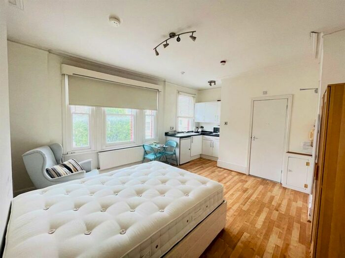 Studio To Rent In Hamilton Gardens, London, NW8