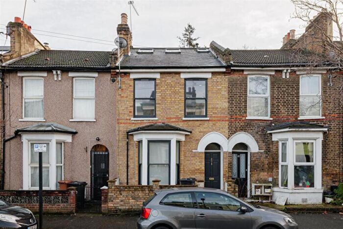 5 Bedroom House For Sale In Hassett Road, Hackney, E9