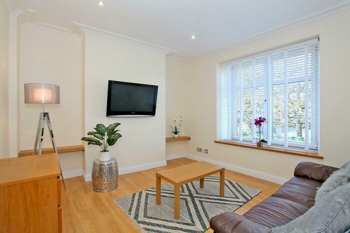 2 Bedroom Flat To Rent In Great Northern Road, Floor Left, AB24