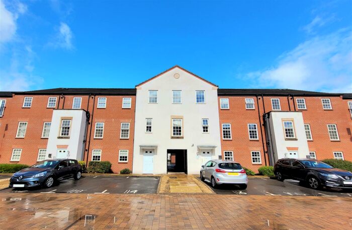 2 Bedroom Apartment To Rent In Highwood Court, Horseshoe Crescent, Great Barr, B43