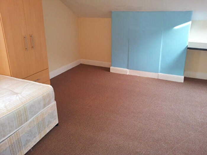 10 Bedroom House To Rent In Regent Park Avenue, Leeds, LS6