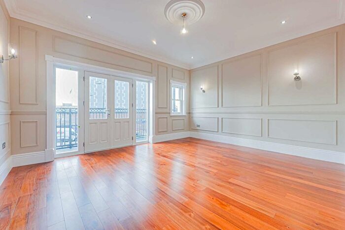 2 Bedroom Flat For Sale In Station Road, Westcliff On Sea, SS0