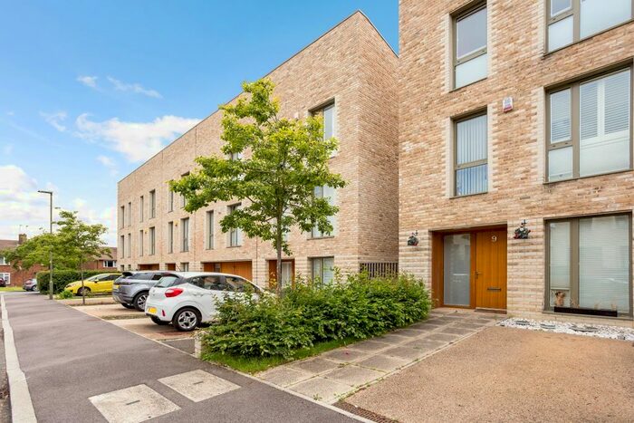 4 Bedroom Flat To Rent In Camborne Road, Edgware, HA8