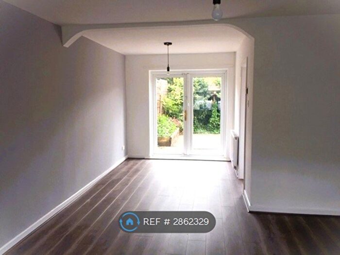 3 Bedroom Semi Detached House To Rent In Sholver Lane, Oldham, OL1