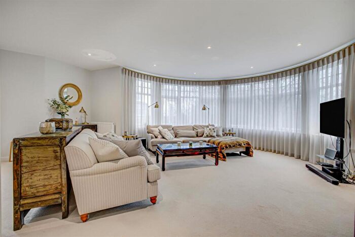 2 Bedroom Flat To Rent In Willow Avenue, Barnes., SW13