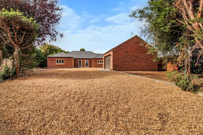 4 Bedroom Detached Bungalow For Sale In Dog Drove North, Holbeach Drove, Spalding, Lincolshire, PE12