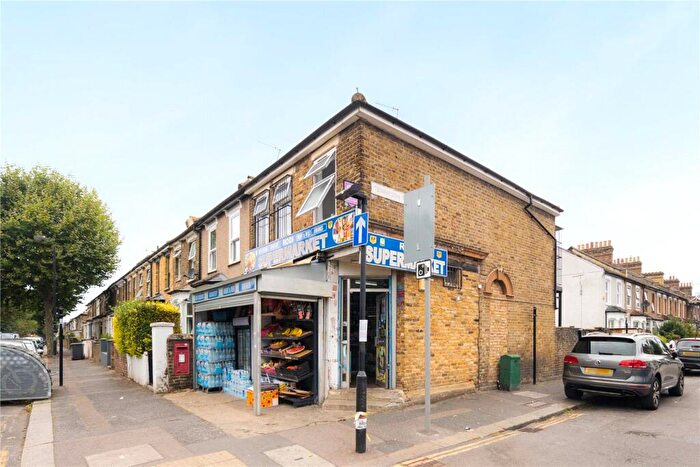 1 Bedroom Flat To Rent In Queens Road, Walthamstow, London, E17