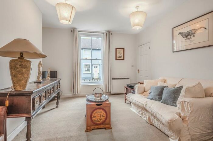 2 Bedroom Flat To Rent In Bedford Chambers, Southgate, Chichester, PO19