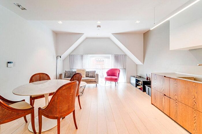 1 Bedroom Flat To Rent In Dominion House, Bartholomew Close, Barbican, London, EC1A