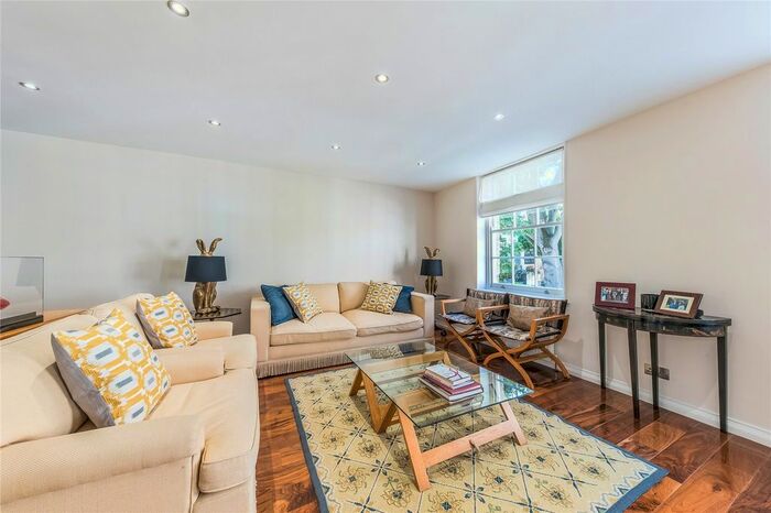 3 Bedroom Mews To Rent In Wilton Row, Knightsbridge, SW1X