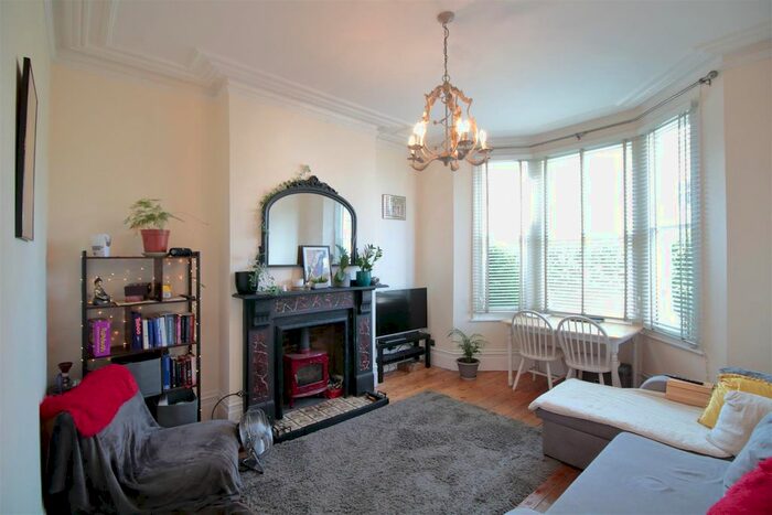 2 Bedroom Flat To Rent In Maplestead Road, London, SW2