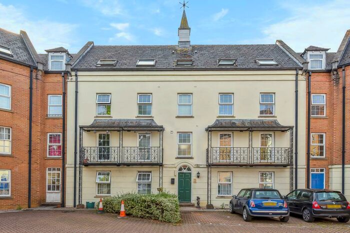 2 Bedroom Apartment To Rent In Banbury, Oxfordshire, OX16