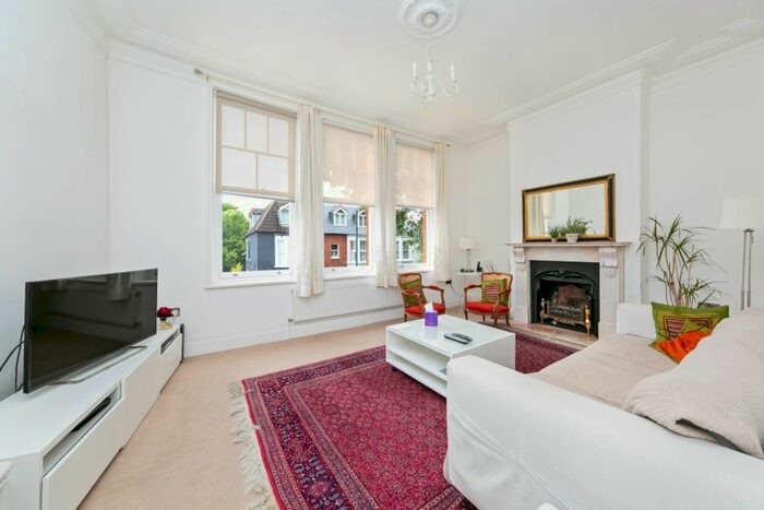 3 Bedroom Maisonette To Rent In Sandycombe Road, Kew, Richmond, Surrey, TW9