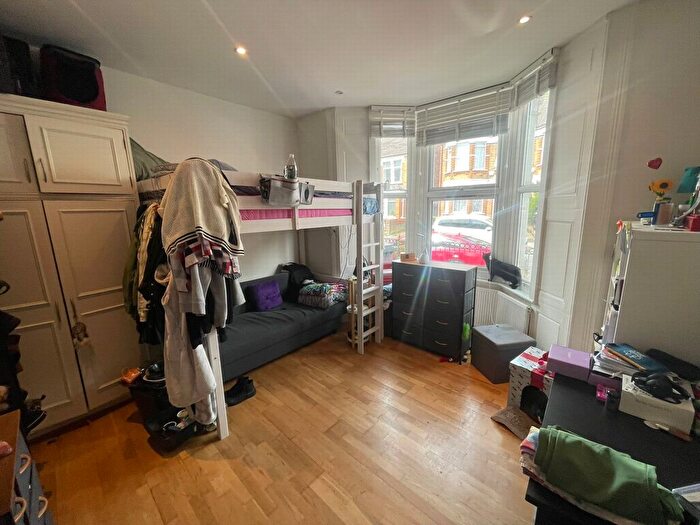 1 Bedroom Studio To Rent In La Rose Lane, Haringey, N15