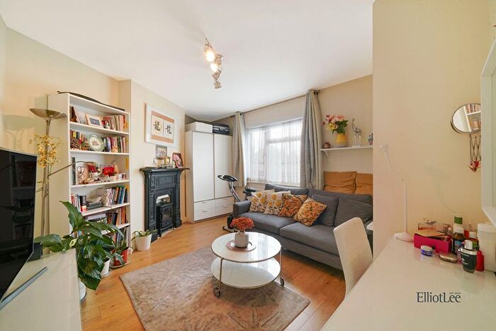 1 Bedroom Flat For Sale In Alexandra Avenue, Harrow, HA2