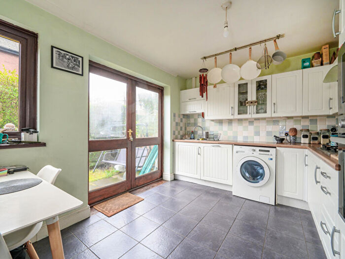 3 Bedroom Terraced House For Sale In Queens Road, Leeds, LS27