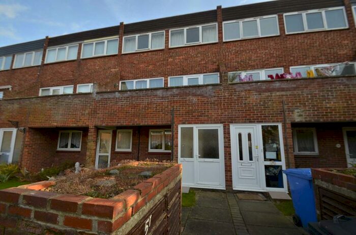 3 Bedroom Maisonette To Rent In Templemere, Norwich, NR3