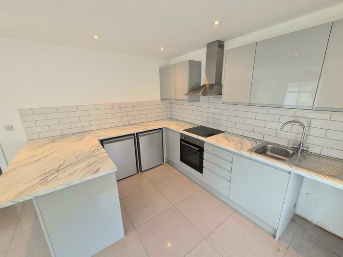 2 Bedroom Apartment To Rent In Pill Street, Penarth, CF64