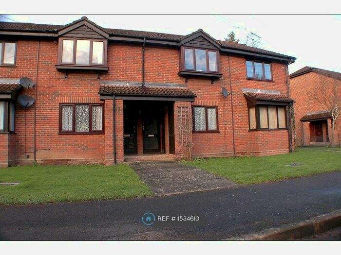 1 Bedroom Flat To Rent In St. Michaels Close, Fleet, GU51