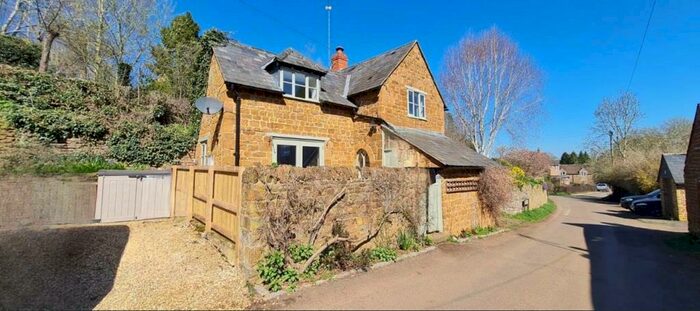 2 Bedroom Cottage For Sale In Shutford, Oxfordshire, OX15