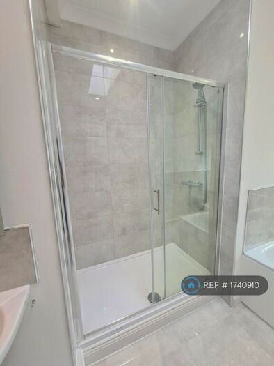 2 Bedroom Flat To Rent In New House Park, St. Albans, AL1