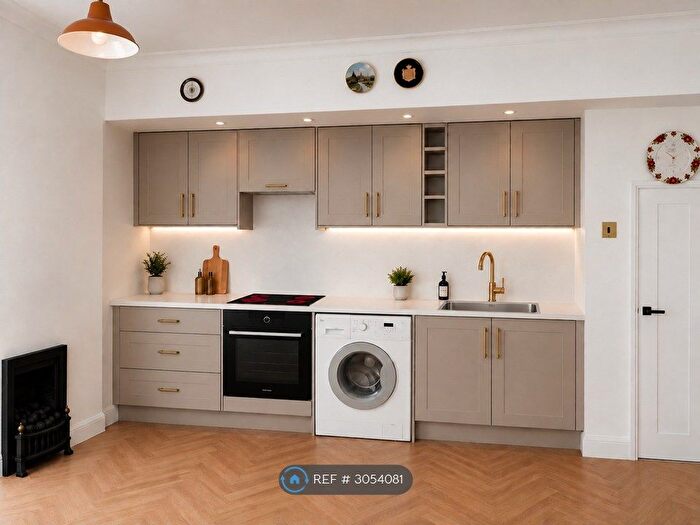 4 Bedroom Maisonette To Rent In Elm Park Avenue, Hornchurch, RM12