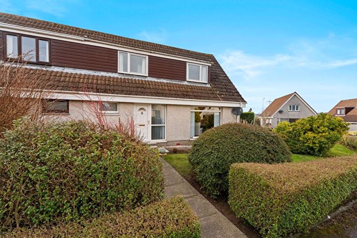 3 Bedroom Semi-Detached House For Sale In Keirsbeath Court, Kingseat, Dunfermline, KY12