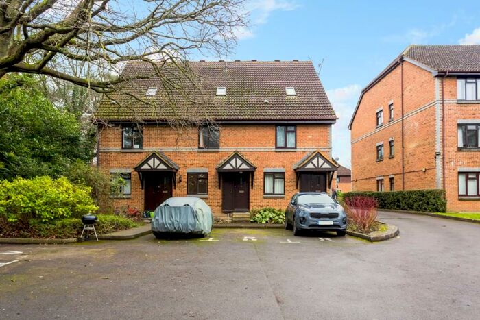 2 Bedroom Flat To Rent In Dorchester Court Oriental Road, GU22