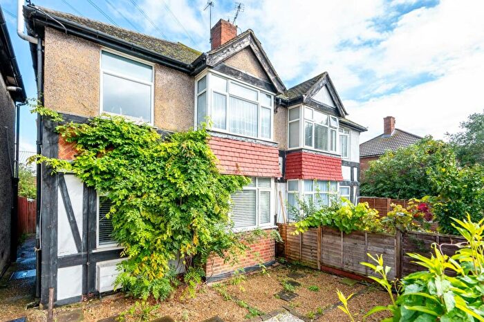 2 Bedroom Maisonette For Sale In Garth Road, Morden, SM4