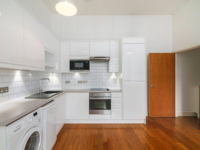2 Bedroom Flat To Rent In Commercial Road, East End Mission, E1