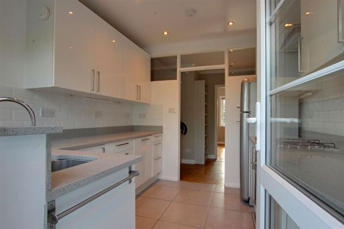 3 Bedroom Flat To Rent In The Green, London, N21