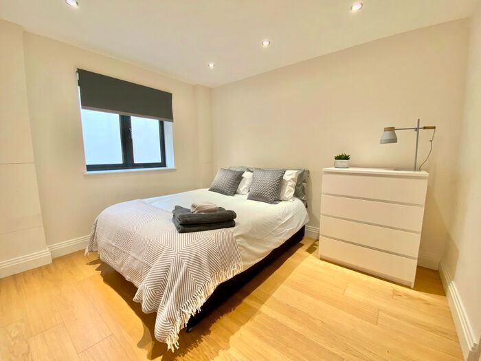 4 Bedroom Flat To Rent In Lotus Mews, London, N19