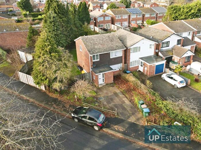 4 Bedroom Detached House For Sale In Grasscroft Drive, Cheylesmore, Coventry, CV3