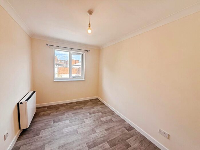 1 Bedroom Flat To Rent In Upper Priory Street, Northampton, Northamptonshire, NN1