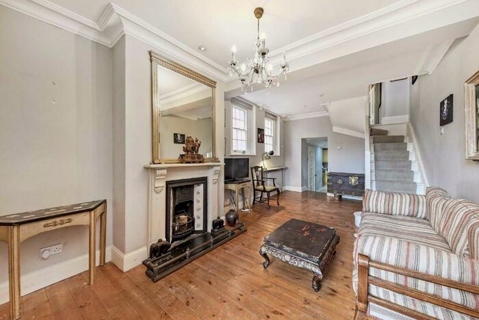 3 Bedroom House To Rent In Camberwell Grove, Camberwell, SE5