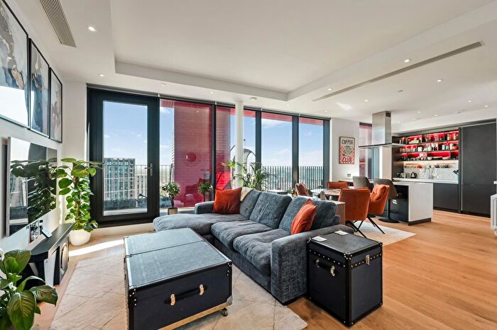 3 Bedroom Flat For Sale In Defoe House, London City Island, London, E14