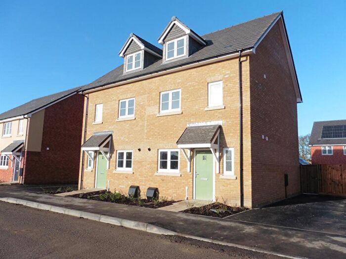 3 Bedroom Semi-Detached House For Sale In Buckenham Road, Attleborough, NR17