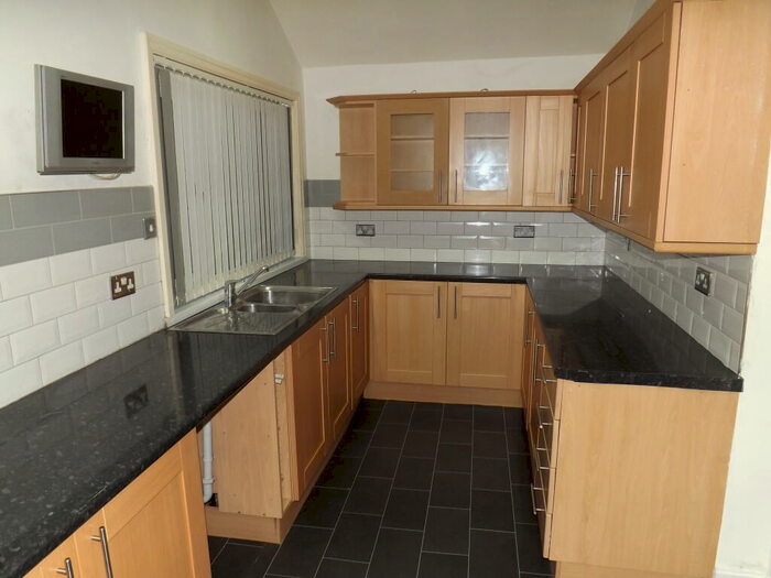 5 Bedroom Semi-Detached House To Rent In Preston New Road, Blackpool, FY4