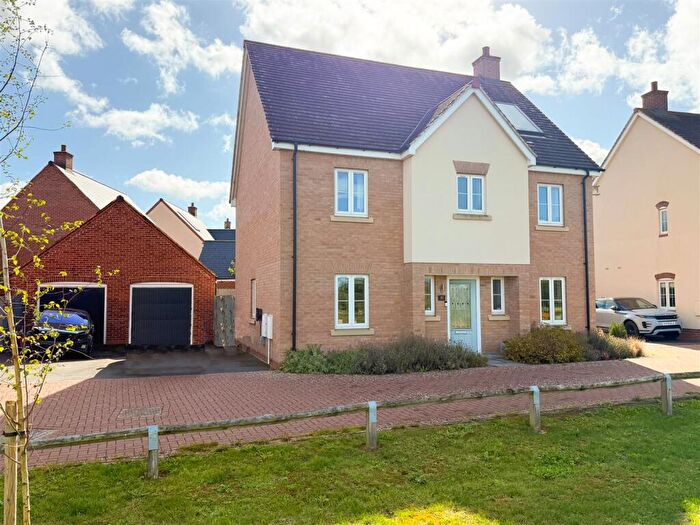 4 Bedroom Detached House For Sale In Arden Road, Desborough, Kettering, NN14