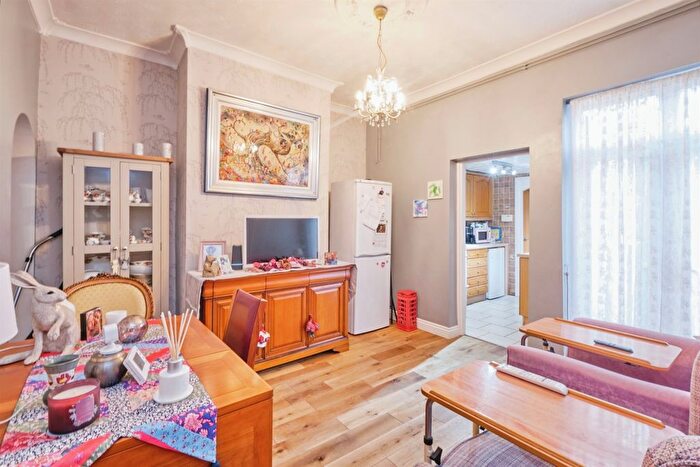 2 Bedroom End Of Terrace House For Sale In Titford Road, Oldbury, B69