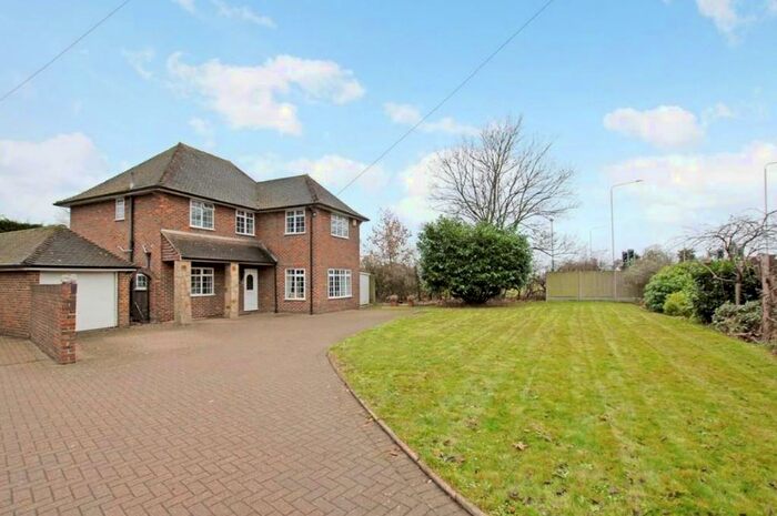 4 Bedroom Detached House To Rent In Park Road, Uxbridge, UB8