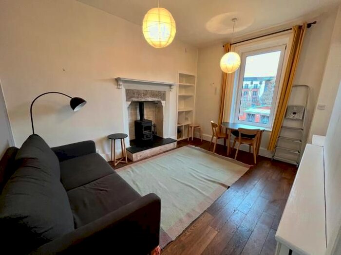 2 Bedroom Flat To Rent In Milton Street, Edinburgh, EH8
