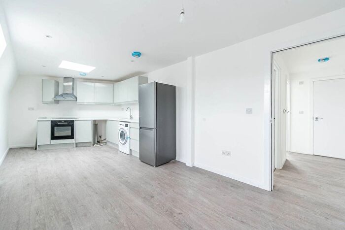 3 Bedroom Flat To Rent In Bridge Street, Pinner, HA5