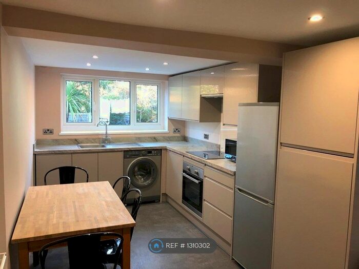 1 Bedroom Flat To Rent In Wallwood Road, London, E11